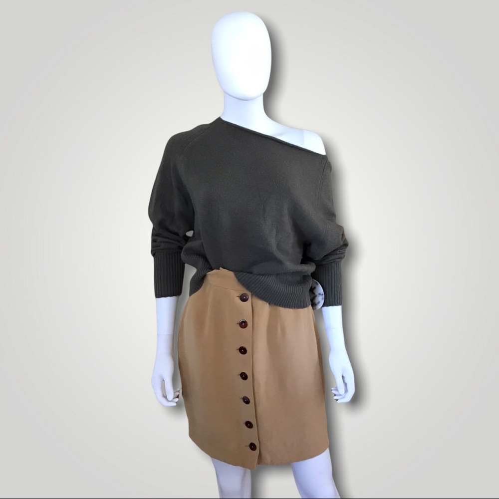 Line & Dot Sweater